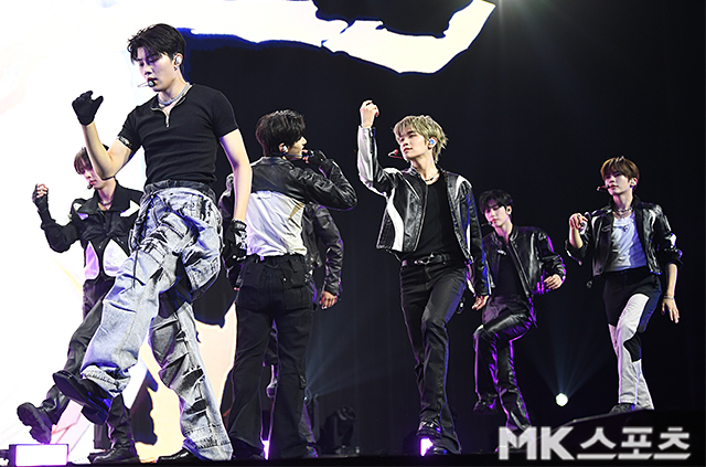 1일 오후 서울 용산구 블루스퀘어 SOL트래블홀에서 제로베이스원의 정규 1집 ‘네버 세이 네버(NEVER SAY NEVER)’ 발매 기념 쇼케이스가 진행됐다. / 사진 = 천정환 기자