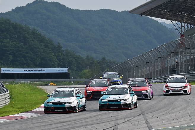 eN1 클래스 스타트 장면. 사진: 김학수 기자