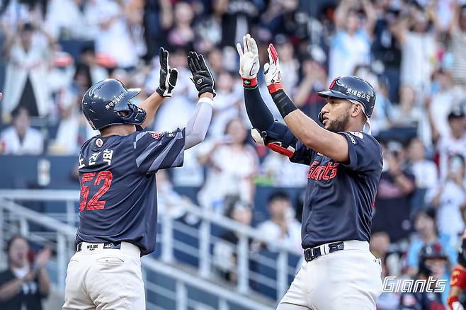 롯데 노진혁(왼쪽)과 빅터 레이예스. 사진제공|롯데 자이언츠