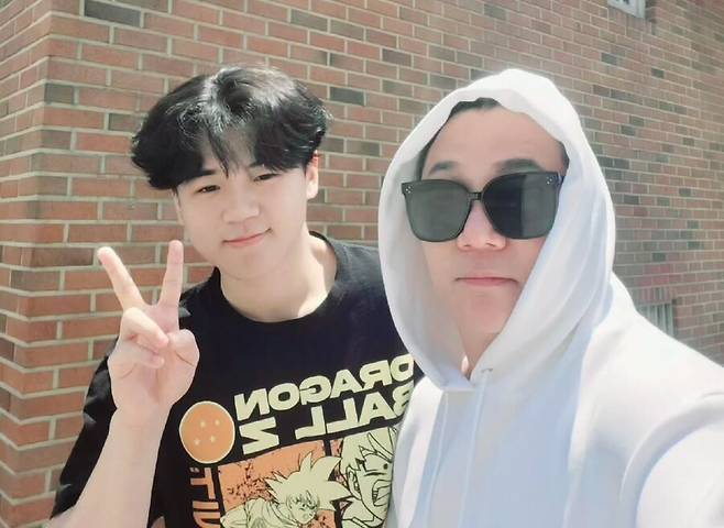 ▲ 윤민수 윤후 부자. 출처|윤민수 인스타그램