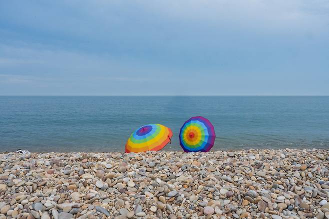 백령대청 지질공원에 속하고 천연기념물로 보존되고 있는 콩돌해변