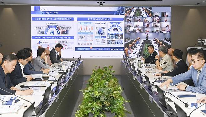 ▲업무 혁신과 AI기술 체계를 구축하기 위해 2일 개최한 'AI 혁신위원회'. 사진제공=한국공항공사