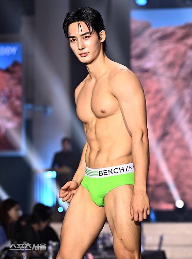최승호가 언더웨어 심사를 소화하고 있다. 이주상기자rainbow@sportsseoul.com