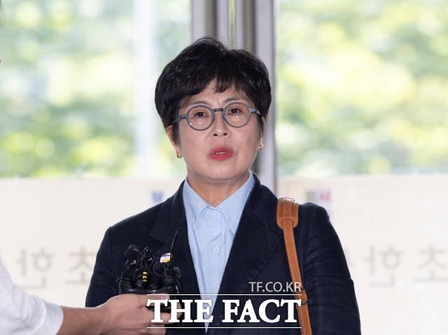 박진 전 국가인권위원회 사무총장이 2일 서울 서초구 채상병 사고 외압 의혹을 수사하는 이명현 특별검사팀 사무실에 참고인 조사를 받기 위해 출석하고 있다./뉴시스