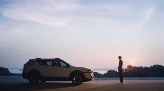 유재석과 신형 넥쏘. 현대차 공식 블로그 캡처