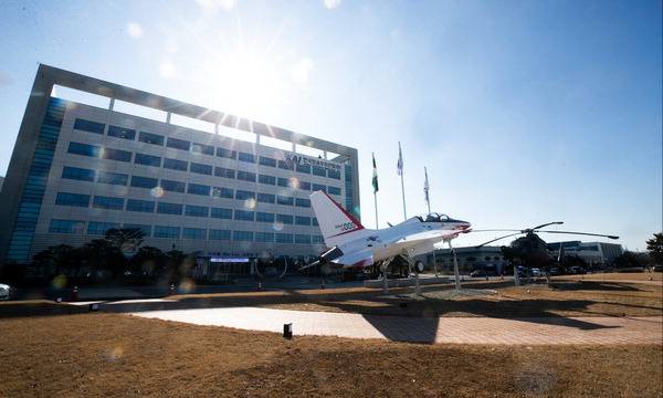 제조역량을 갖춘 부산 울산 경남이 민간이 우주개발을 주도하는 ‘뉴스페이스(New Space) 시대’의 주도권을 쥐어야 한다는 목소리가 높다. 사진은 경남 사천에 위치한 한국항공우주산업(KAI) 본관 전경. KAI 제공