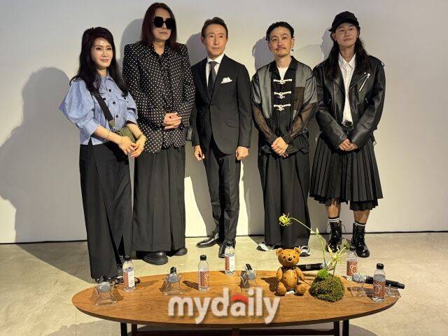 왼쪽부터 혜리 킴 MCM 일본 대표, 타츠히코 아카시 메디콤 토이 CEO, 우에하라 이사오 대표, 야시키 켄, 히즈메 노부키./이지혜 기자