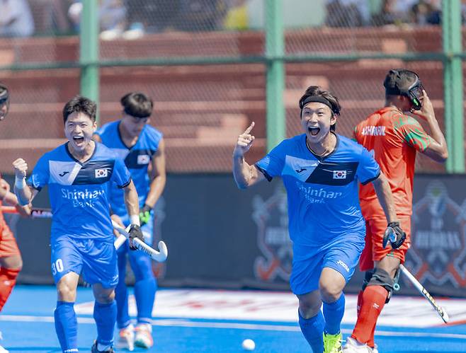 한국 남자 하키 대표팀이 1일(현지 시간) 인도 비하르주 라즈기르에서 열린 '남자 하키 아시아컵 2025' 조별리그 3차전에서 방글라데시를 5-1로 완파하고 기뻐하고 있다. (사진=대한하키협회 제공) 2025.09.02. photo@newsis.com한국은 1일(현지 시간) 인도 비하르주 라즈기르에서 열린 '남자 하키 아시아컵 2025' 조별리그 3차전에서 방글라데시를 5-1로 완파했다. *재판매 및 DB 금지