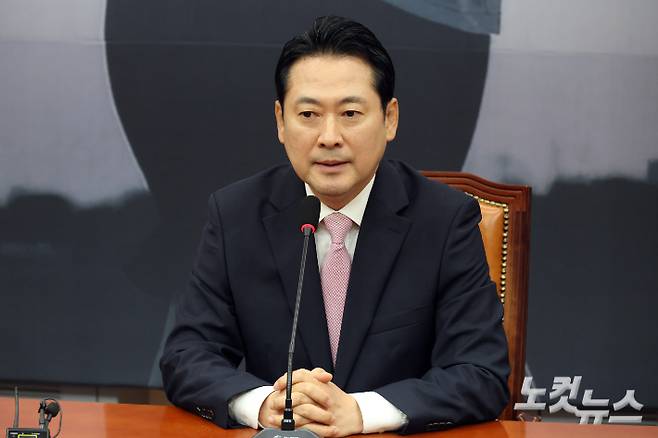 국민의힘 장동혁 대표가 1일 서울 여의도 국회에서 김민석 국무총리와 만나 발언을 하고 있다. 윤창원 기자