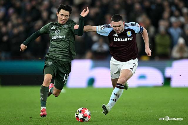 양현준(왼쪽). /AFPBBNews=뉴스1