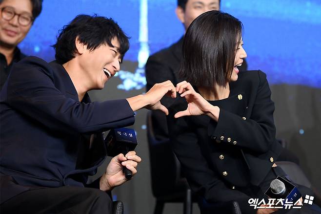 강동원-전지현 '너도 좋아? 나도 좋아!'