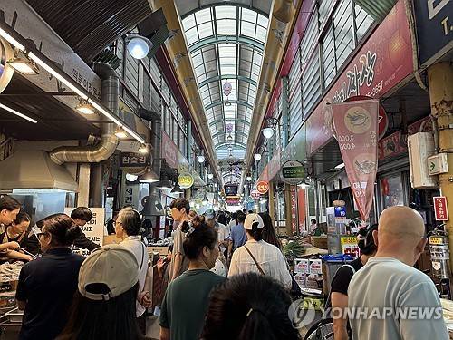 추석 앞두고 붐비는 전통시장. 사진=연합뉴스 제공