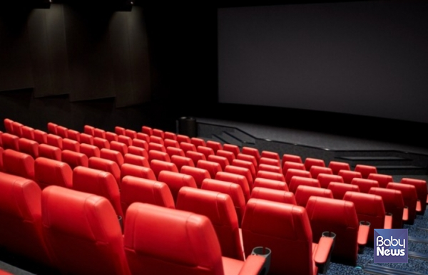 문화체육관광부(장관 최휘영, 이하 문체부)는 영화진흥위원회(위원장 한상준, 이하 영진위)와 함께 오는 8일 오전 10시부터 영화 관람료 6000원 할인권 잔여분 약 188만 장을 재배포한다. ⓒ베이비뉴스