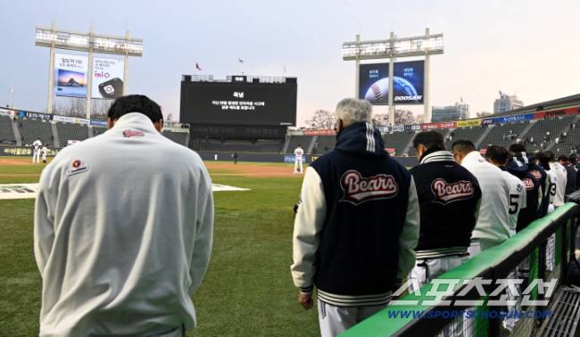 사고 피해자들을 위해 애도하는 잠실구장의 풍경. 스포츠조선DB