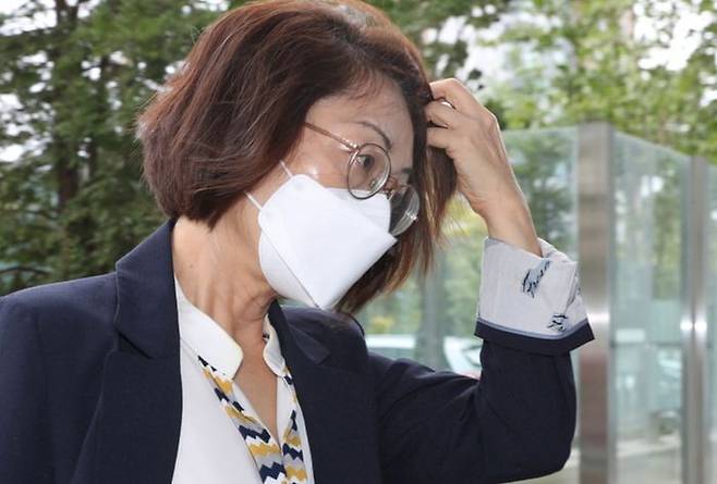 뇌물수수와 직권남용권리행사방해 혐의로 기소된 은수미 전 성남시장이 지난 2022년 9월16일 오후 경기도 수원시 영통구 수원지방법원에서 열린 선고 공판에 출석하고 있다.ⓒ뉴시스