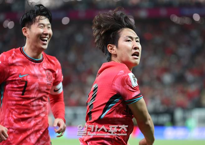 김도훈 임시감독이 이끄는 한국축구대표팀이 11일 오후 서울월드컵경기장에서 중국을 상대로 2026 FIFA 북중미월드컵 아시아지역 2차 예선 C조 최종전을 펼쳤다. 이강인이 첫골을 성공시키고 손흥민과 기뻐하고있다. 상암=정시종 기자 capa@edaily.co.kr /2024.06.11.