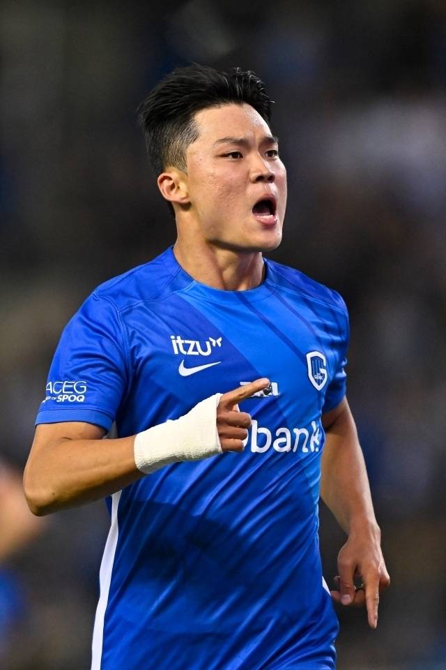 ‘빌트’는 “오현규는 오래 전 무릎 십자인대 부상을 당했으나 이후 큰 문제 없이 경기를 소화했다. 하지만 슈투트가르트는 메디컬 테스트 도중 의문을 품게 됐다. 무릎 문제가 예상보다 더 심각하며 추후 손상 가능성을 배제할 수 없다는 것이다”라고 설명했다. 사진=AFP=연합뉴스 제공