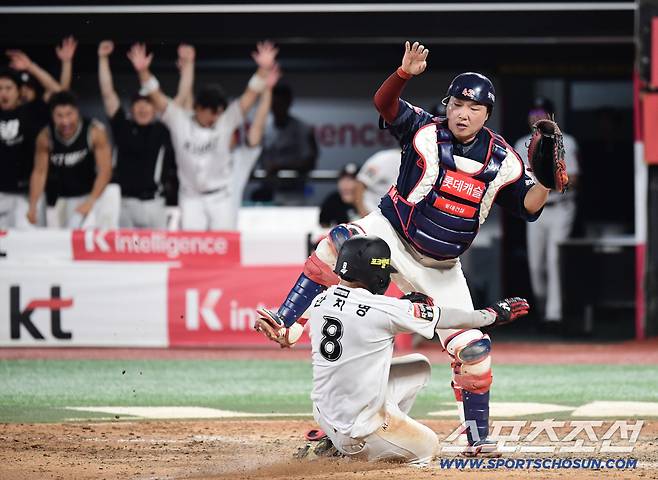 9회말 1사 만루. 장진혁 내야땅볼 타구 때 박찬형이 홈으로 송구했으나 볼이 빠지며 끝내기 실책이 나왔다.