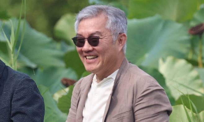 최강욱 더불어민주당 교육연수원장이 지난달 24일 경남 양산시 평산마을 문재인 전 대통령 사저에서 나와 걷고 있다. 연합뉴스