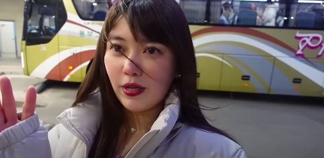 삼일절 연휴 강원 속초시에 놀러 왔던 일본 관광객이 예약한 호텔로부터 당일 숙박을 거부당한 사연이 뒤늦게 화제다. /사진=유튜브 채널 '후지와라 미이'