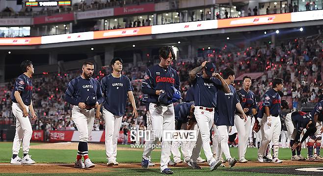 ▲ 3위를 지키다 이제는 5위 경쟁까지 처진 롯데는 5일과 6일 인천에서 SSG와 2연전을 벌인다 ⓒ곽혜미 기자