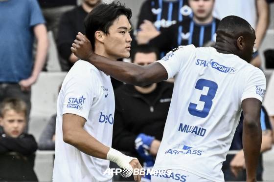 벨기에 KRC 헹크 오현규가 벨기에 브뤼헤의 얀 브라이덜 스타디움에서 열린 클럽 브뤼헤와의 2025~2026 벨기에 프로축구 프로리그 개막전에서 골을 터뜨린 뒤 기뻐하고 있다. /AFPBBNews=뉴스1