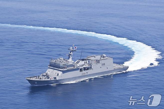 2025 순항훈련전단에 투입되는 한산도함 항해사진. (해군 제공)