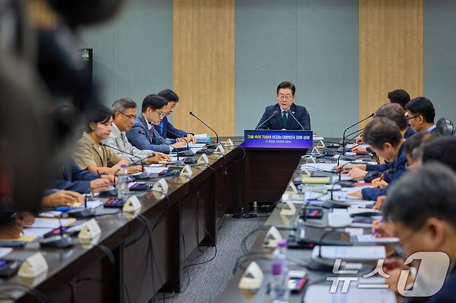 이재명 대통령이 3일 경기 안산시 새솔다이아몬드공업에서 열린 K-제조업 기업현장 간담회에서 발언하고 있다. (대통령실 제공. 재판매 및 DB 금지) 2025.9.3/뉴스1 ⓒ News1 허경 기자