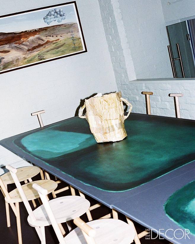 롤리-폴리 다이닝 테이블과 체어.