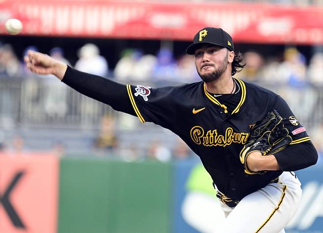 <yonhap photo-2575="">폴 스킨스가 내셔널리그 사이영상 경쟁에서 우위를 점했다. Photo by Archie Carpenter/UPI/2025-09-05 09:36:32/ <저작권자 ⓒ 1980-2025 ㈜연합뉴스. 무단 전재 재배포 금지, AI 학습 및 활용 금지></yonhap>