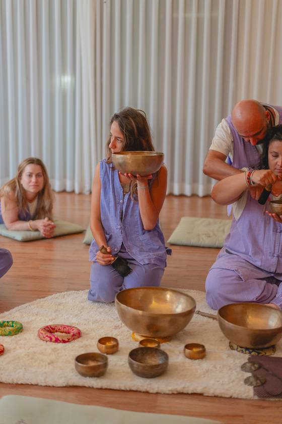 금선사에서는 저녁 공양 후 싱잉볼 명상으로 하루를 마무리한다.