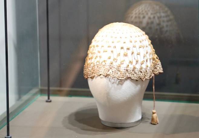 전시 중인 유관순 열사의 유일한 유품 '뜨개모자' ⓒ백석대학교 제공