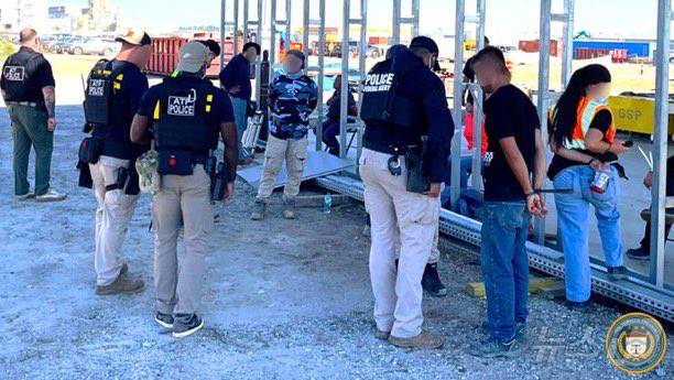 미국 이민당국이 4일(현지시간) 조지아주에 위치한 현대자동차와 LG에너지솔루션이 공동으로 건설 중인 조지아주 브라이언 카운티 소재 전기차 배터리 공장 건설현장을 급습해 불법체류자 혐의가 있는 450여명을 체포했다 (ATF 애틀랜타 X 계정 캡처, 재판매 및 DB 금지) 2025.9.5/뉴스1 ⓒ News1 김진환 기자