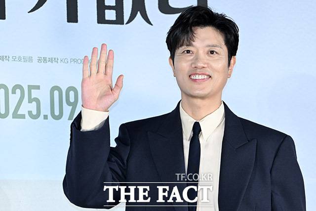 오랜만에 안방과 스크린에 동시 출격해 활동 영역의 폭을 다시금 넓히게 된 박희순이 어떤 색다른 매력으로 시청자들과 관객들을 사로잡을지 관심이 모아진다. /남용희 기자