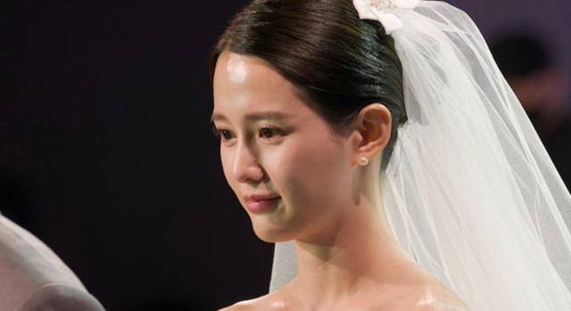 5월의 신부가 된 남보라의 결혼식이 ‘신상출시 편스토랑’을 통해 공개됐다. 이에 ‘신상출시 편스토랑’ 시청률이 급상승하며 남보라를 향한 대중의 관심을 입증했다. KBS2 제공