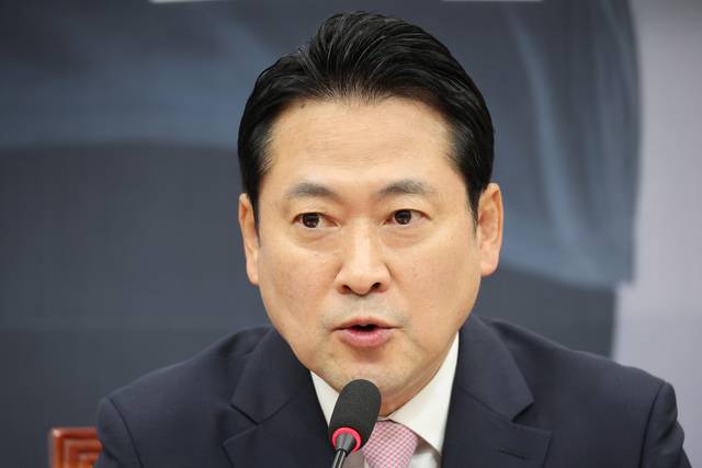 장동혁 국민의힘 대표가 1일 서울 여의도 국회에서 열린 최고위원회의에서 발언하고 있다. 연합뉴스