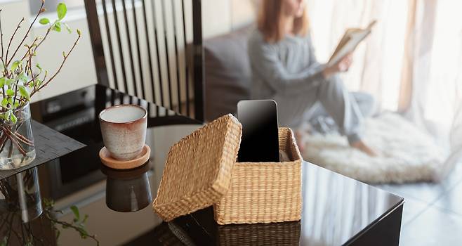 주말에는 휴대전화는 잠시 내려두고 서로 대화를 하는 시간이 필요하다. 게티이미지뱅크