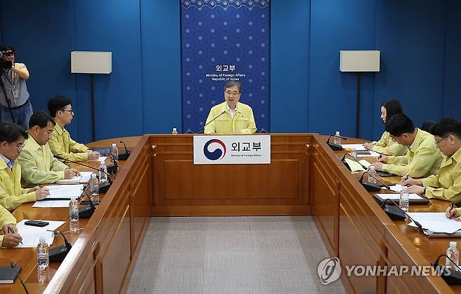 '美조지아주 한국인 무더기 구금'에 긴급대책회의 (서울=연합뉴스) 신준희 기자 = 조현 외교부 장관이 6일 정부서울청사에서 열린 재외국민보호대책본부-공관 합동대책회의에서 발언을 하고 있다.
이날 회의에서는 미국 당국이 우리 기업의 현지공장 건설현장에서 불법체류 단속을 벌여 한국인 등 475명을 체포한 사건과 관련 내용을 다루었다. 2025.9.6 hama@yna.co.kr