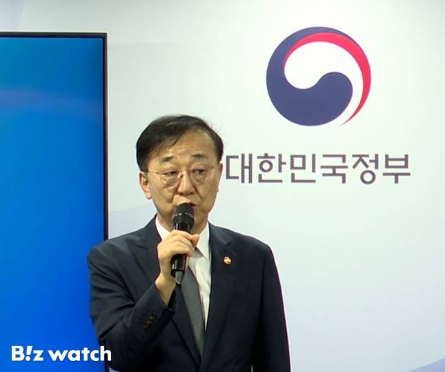 김윤덕 국토교통부 장관이 9.7 주택공급 확대 방안에 대해 발표하고 있다/사진=국토교통부