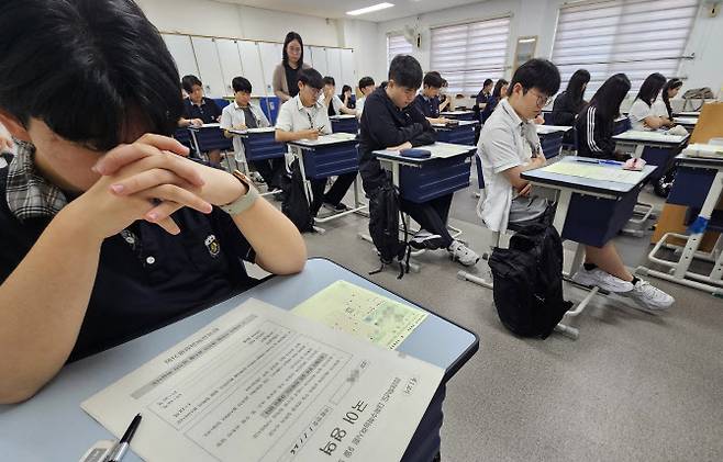 2026학년도 대학수학능력시험 9월 모의평가가 실시된 지난 3일 서울 금천구 금천고등학교에서 고3 학생들이 시험 준비를 하고 있다. (사진=공동취재단)