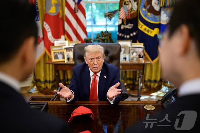 지난 8월 25일(현지시간) 도널드 트럼프 미국 대통령이 이재명 대통령과의 워싱턴DC 백악관 오찬 회담 후 오벌오피스(미 대통령 집무실)에서 이어간 만남에서 발언하고 있다. 2025.08.31.(백악관 제공. 재판매 및 DB금지) ⓒ News1 류정민 특파원