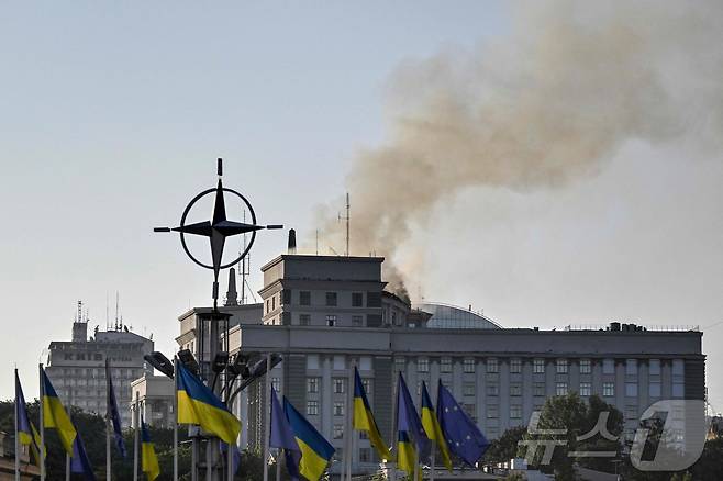 러시아의 드론과 미사일 공격으로 7일(현지시간) 우크라이나 키이우에 있는 정부 청사에 화재가 발생했다고 로이터 통신이 보도했다. 2025.9.7 ⓒ AFP=뉴스1