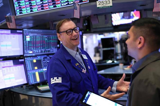 뉴욕 증시의 빅테크들이 강세를 보이면서 빅8 기술 업체들의 시가총액 합계가 21조달러(약 2경9179조원)에 이른 것으로 집계됐다. AFP 연합