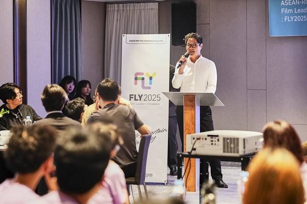 지난 5일 윈덤그랜드부산에서 열린 ‘FLY2025’ 입학식에서 강성규 부산영상위원장이 인사말을 하고 있다. 영상위 제공