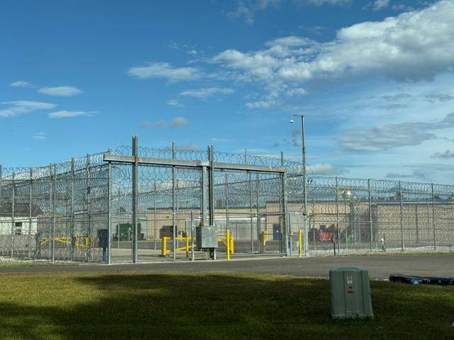 6일 미국 조지아주 최남단 포크스턴에 있는 디레이 제임스 교정 시설. 한국인 300여 명이 구금돼 있다. 건물마다 철조망이 촘촘하다. 포크스턴=권경성 특파원