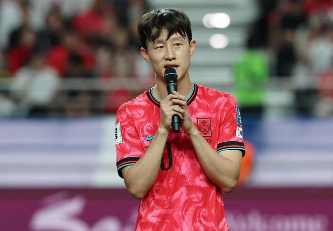 사진은 지난 6월10일 서울월드컵경기장에서 열린 2026 국제축구연맹 북중미월드컵 아시아 지역 3차 예선 쿠웨이트전을 마친 후 인사말을 하고 있는 이재성의 모습. /사진=뉴시스
