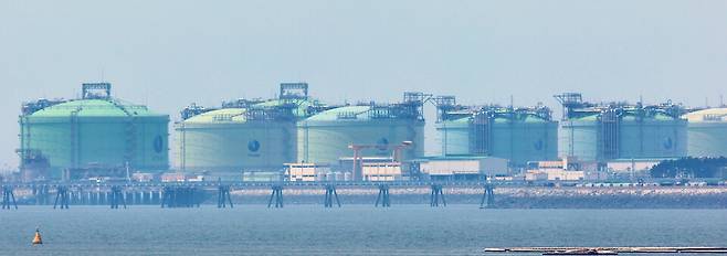 인천시 연수구 송도동 한국가스공사 인천생산기지 내 액화천연가스(LNG) 저장탱크의 모습 ⓒ연합뉴스