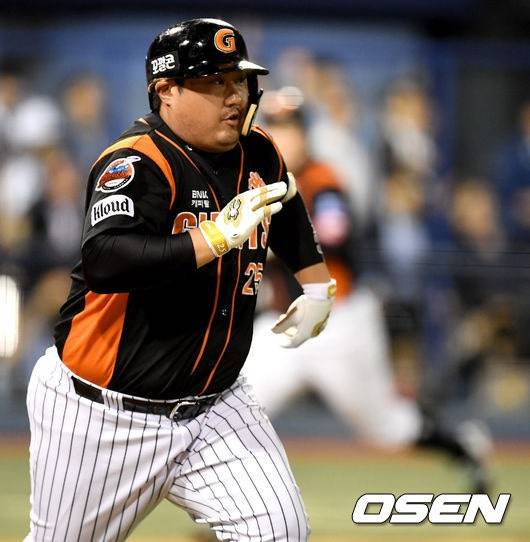 롯데 시절 최준석. /사진=OSEN