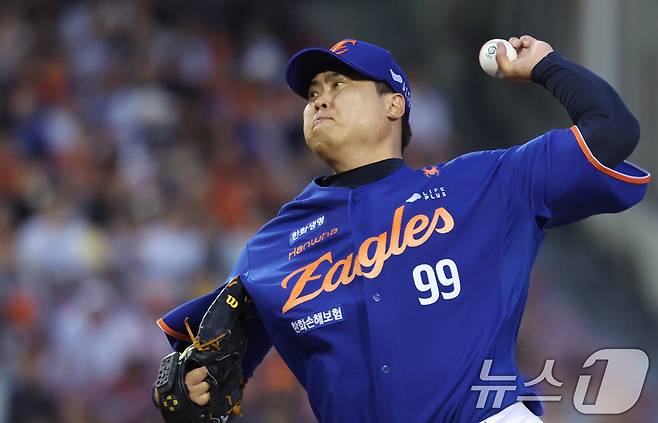 한화 이글스 투수 류현진. 2025.8.8/뉴스1 ⓒ News1 김명섭 기자