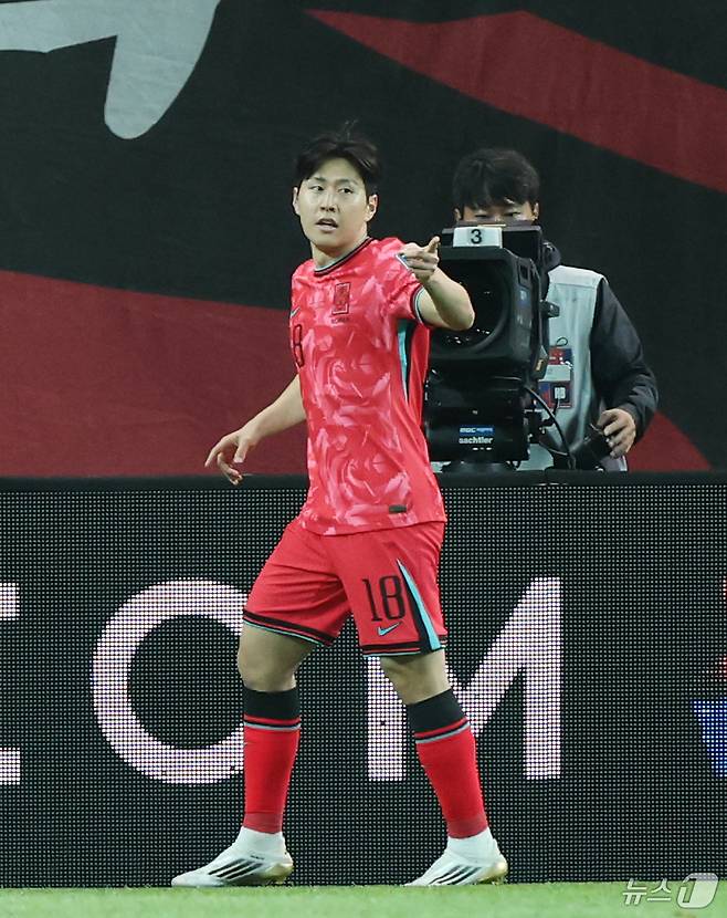 수비라인 위에서는 어디에서나 뛸 수 있는 만능자원 이강인. ⓒ News1 이승배 기자